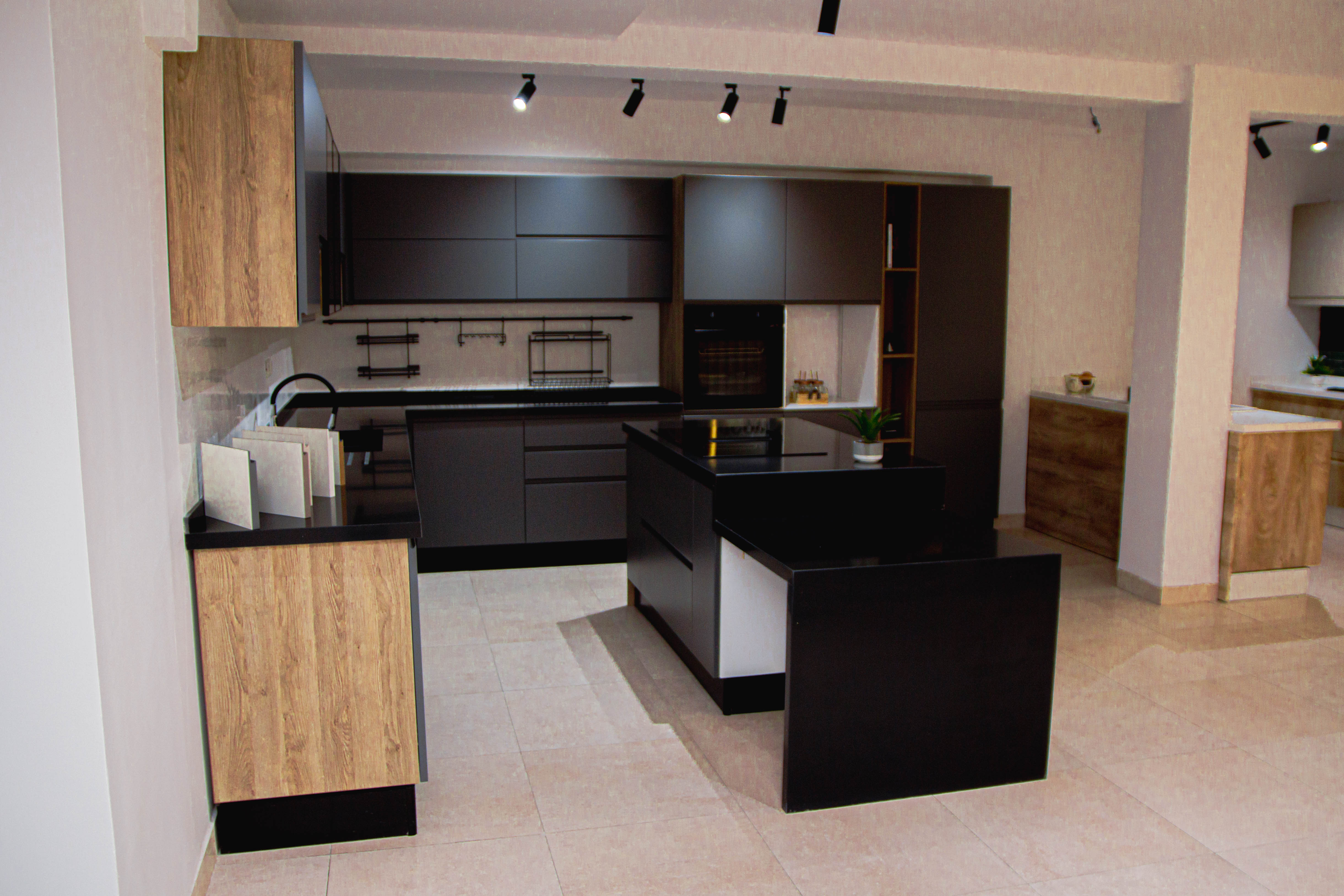 Cuisine Stella en High Gloss et Bois avec Îlot en Marbre